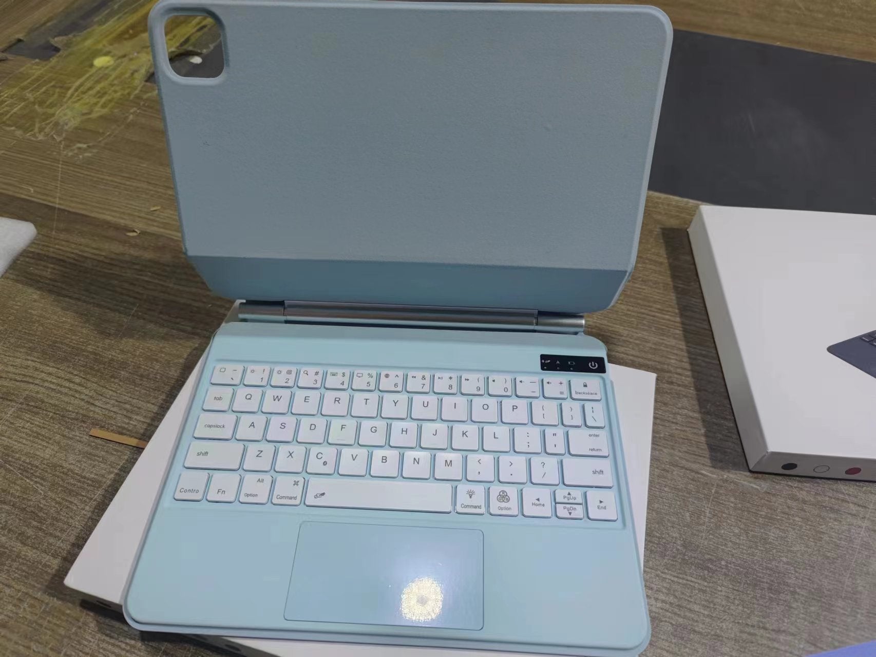 Magnetic Floating Keyboard Case · Blue
